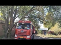 Dağıtıcımız ürünleri depoya boşaltıyor.