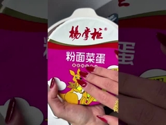 Instant erişte, vermicelli, sebze ve yumurta domates tadı