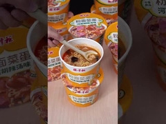 Anlık erişte, vermicelli, sebze ve yumurta yeni lezzet