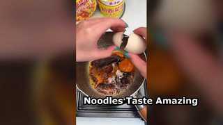 Erişte, erişte, yumurta sığır eti ve sebzeler