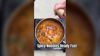 Baharatlı Chongqing Güveç Erişte Hızlı Yemek