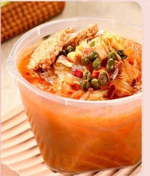 Cam erişte vermicelli Hong Kong yağlı meyve suyu tadı baharatlı ve tatlı tadı pişmemiş