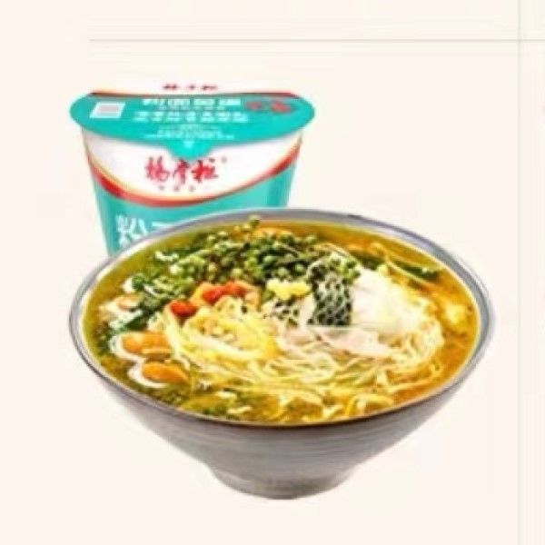 Baharatlı ve Tatlı Koreli Kupa Anlık Noodles Vermicelli Rattan Biber Aroması ile Kombine
