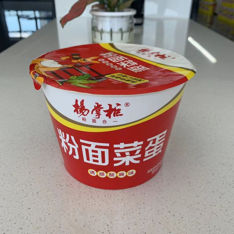 185g*12 Barrel Cup Instant Noodles With Vermicelli Biraz baharatlı Otentik Asya lezzetleri