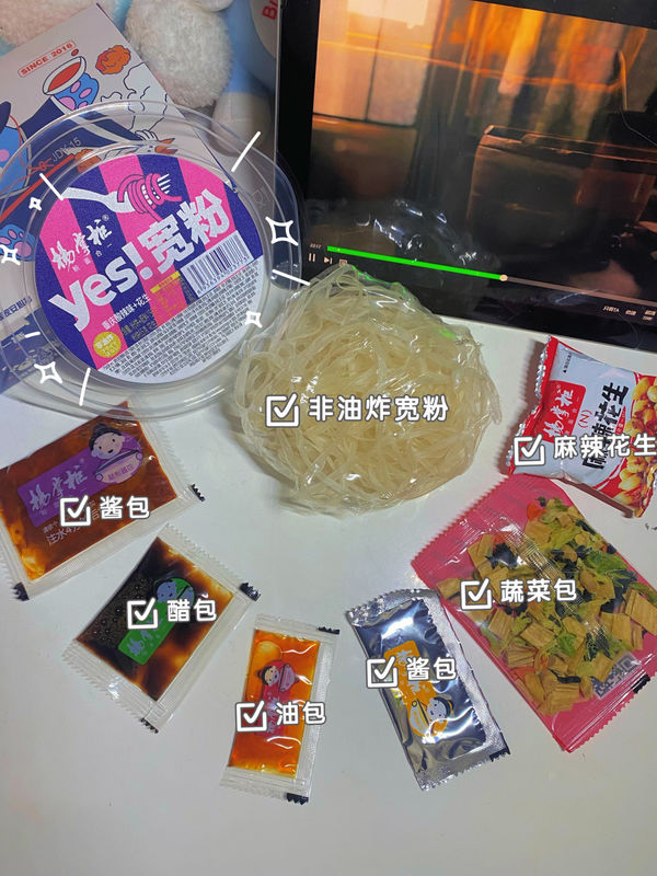 Sıcak Deneyimli Baharatlı Tadlı Bardaklı Noodles 156g*12 Baharatın ve Tadın Mükemmel Kombinasyonu