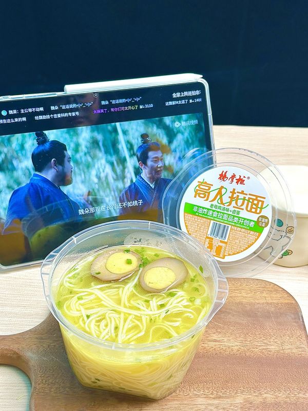 Yemek yapma yöntemi Kaynar su Ramen Noodle Bowl Ticari için baharatlı ve dayanıklı değil