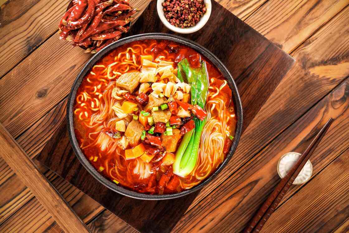 Baharatlı Bardak Noodle Sosu Aroması 92g 12'li Paket Hazır Ramen Hızlı Servis Restoranları, Yemek Kamyonları ve Kafeteryalar İçin Mükemmel