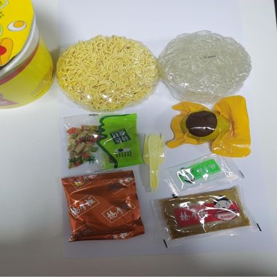 Uygun ve Lezzetli Çince Instant Noodles raf ömrü 12 ay 6-8 dakikada hazır Otentik lezzet için baharatlı