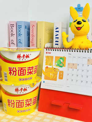 Vermicelli Cup Noodles 12 aylık kullanım süresi ve altın çorba et tadı ile